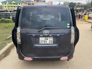 Toyota Voxy X 4WD 8-Seater 2011 Gray