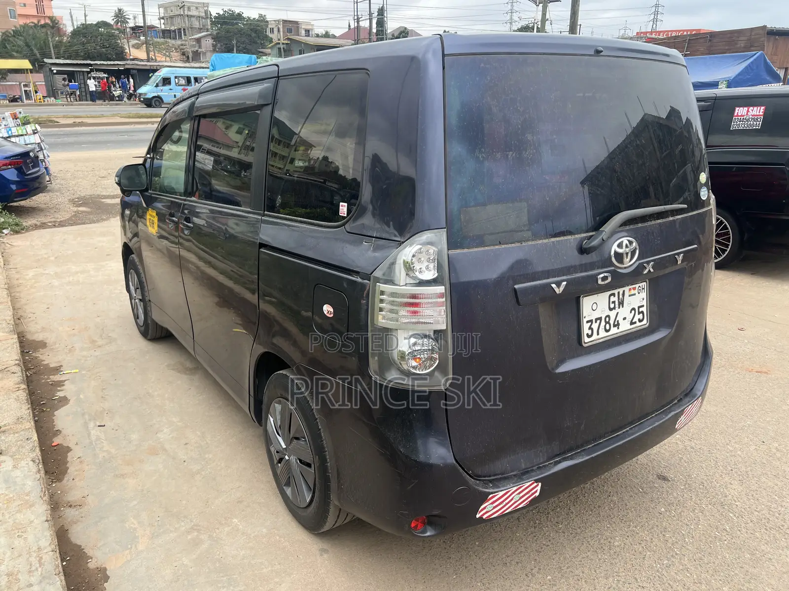 Toyota Voxy X 4WD 8-Seater 2011 Gray