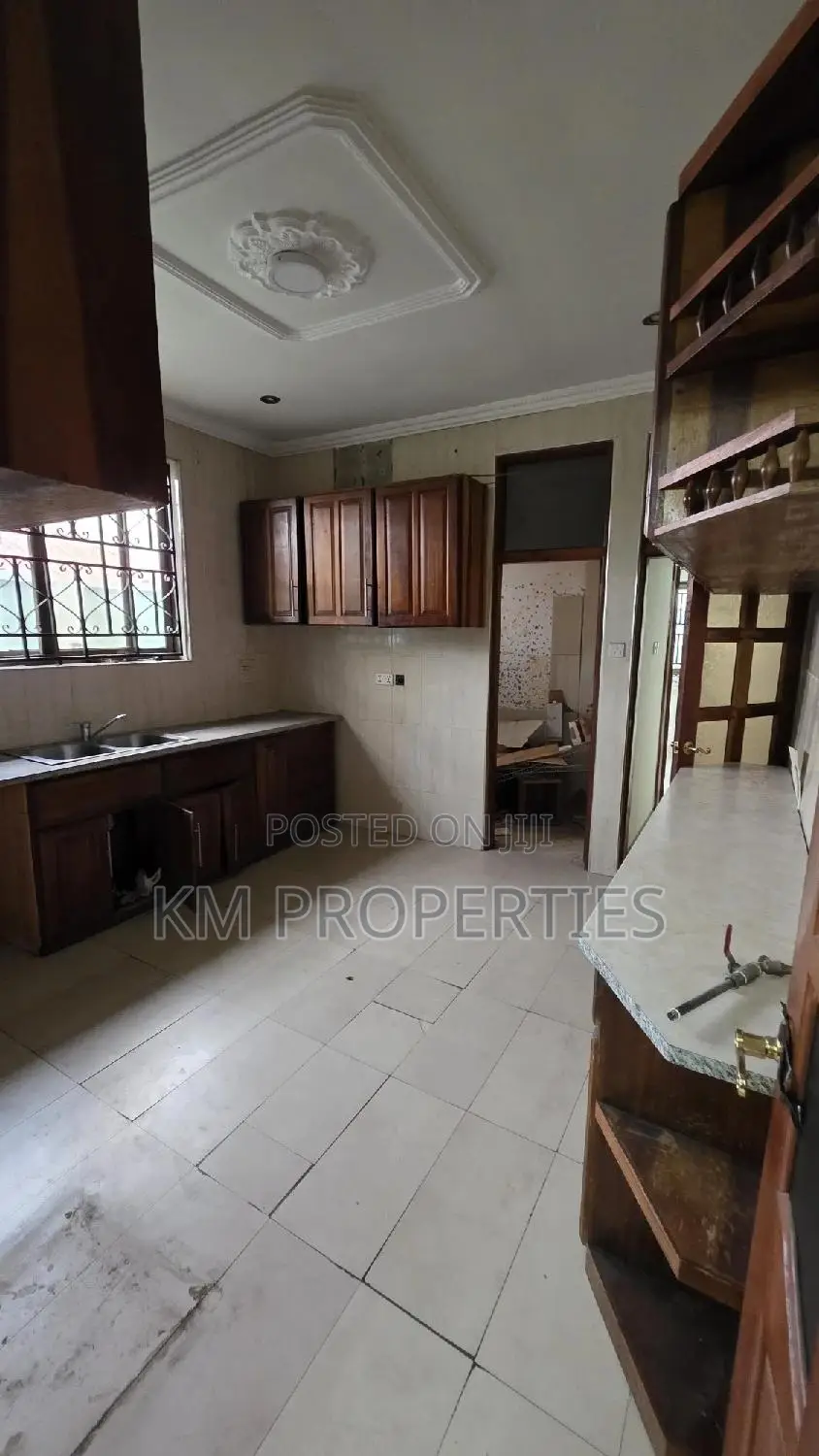 4bdrm Bungalow in Dzorwulu for rent