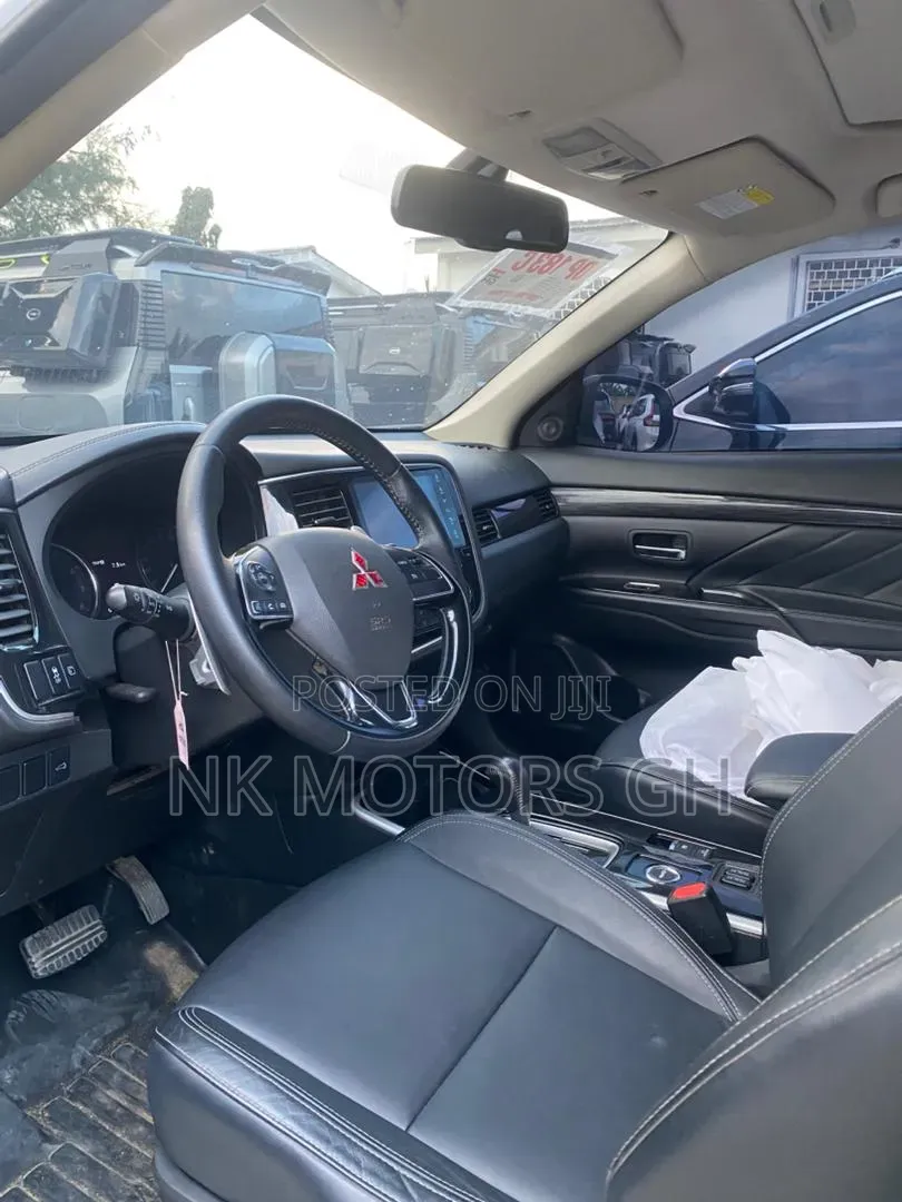 Mitsubishi Outlander SEL FWD 2019 White