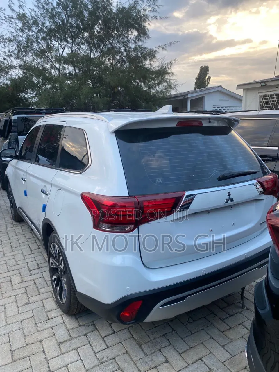 Mitsubishi Outlander SEL FWD 2019 White