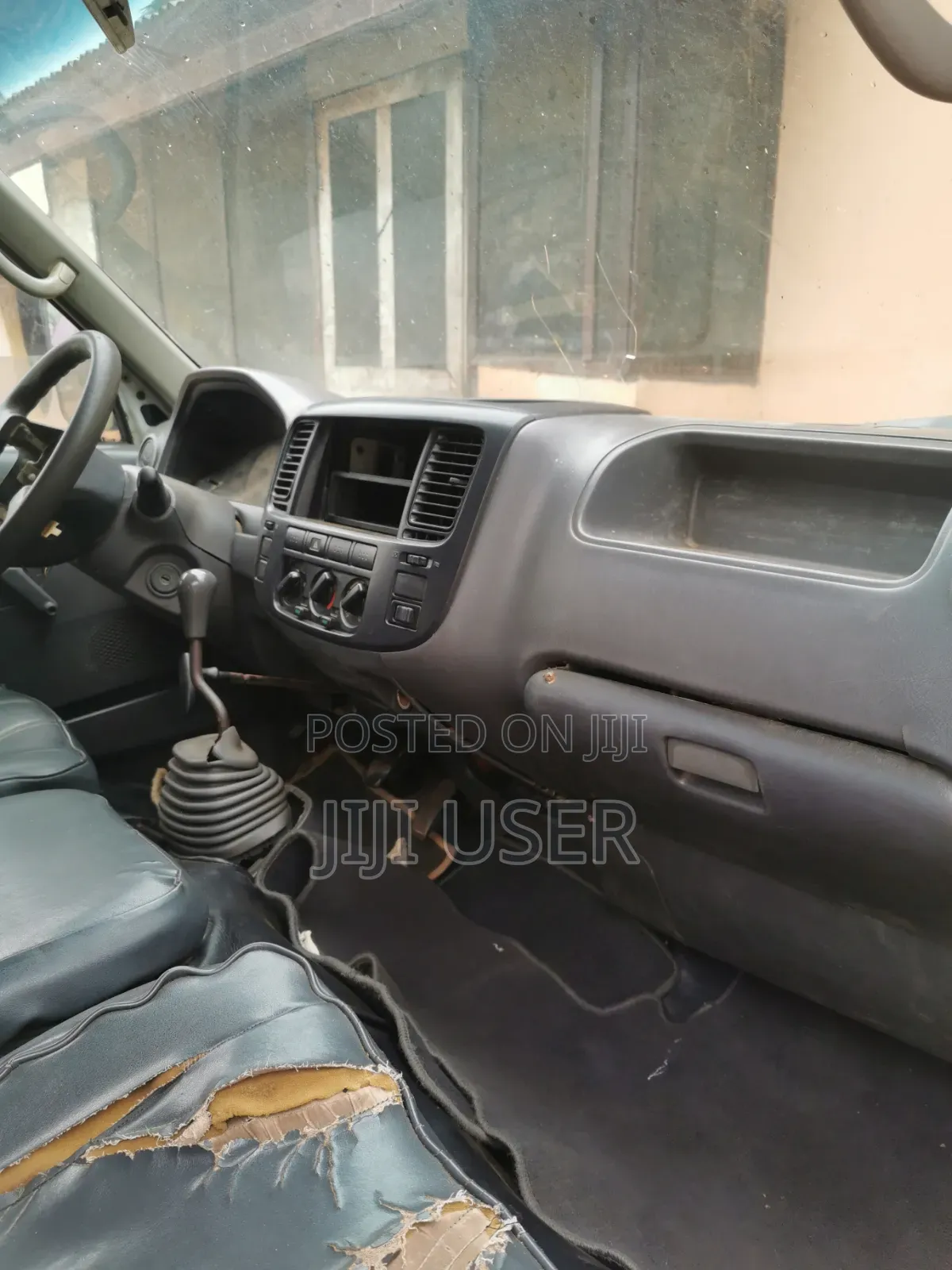 Nissan Caravan (Urvan) 2010 White