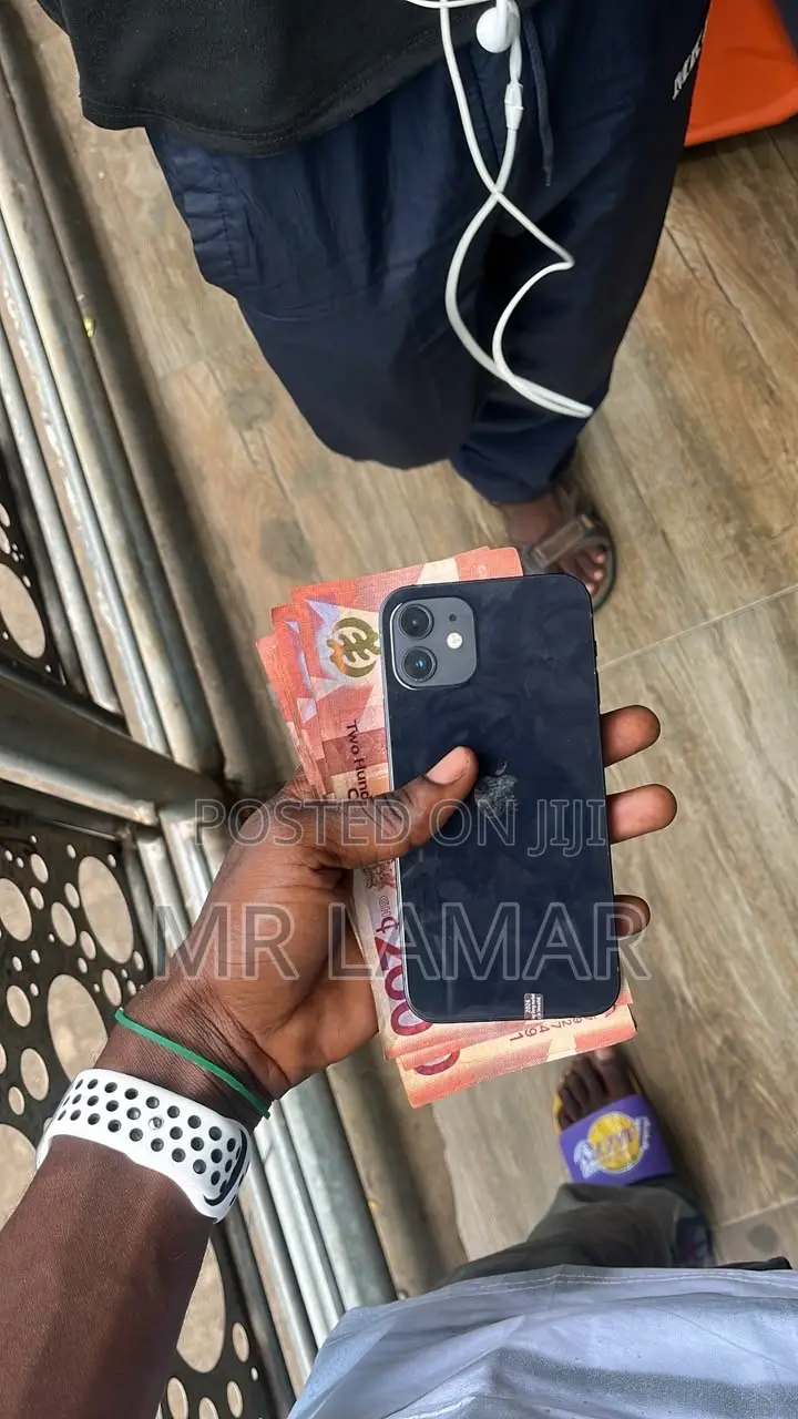 Apple iPhone 12 64 GB Black