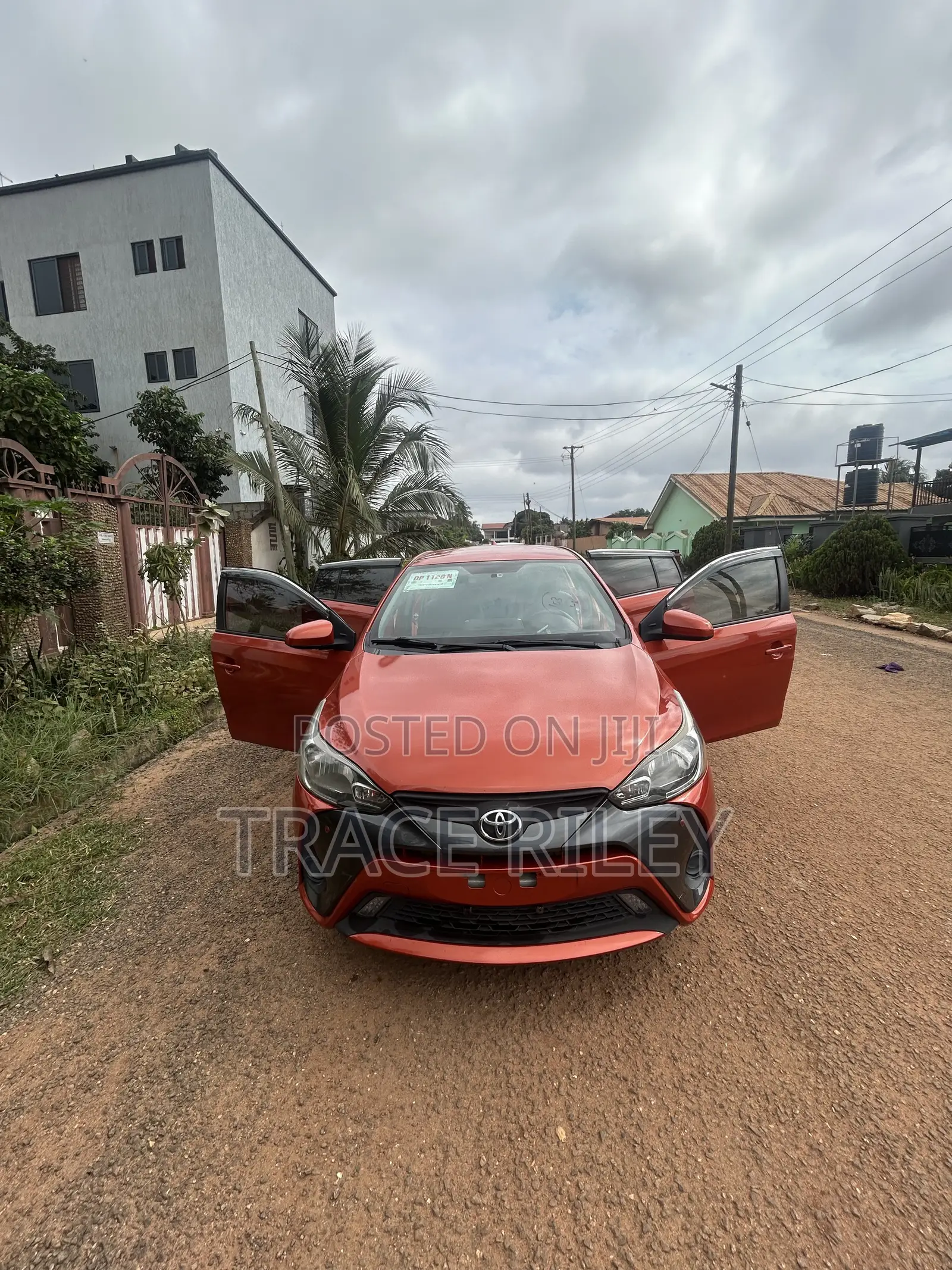 Toyota Yaris L Hatchback 5dr 2017 Red