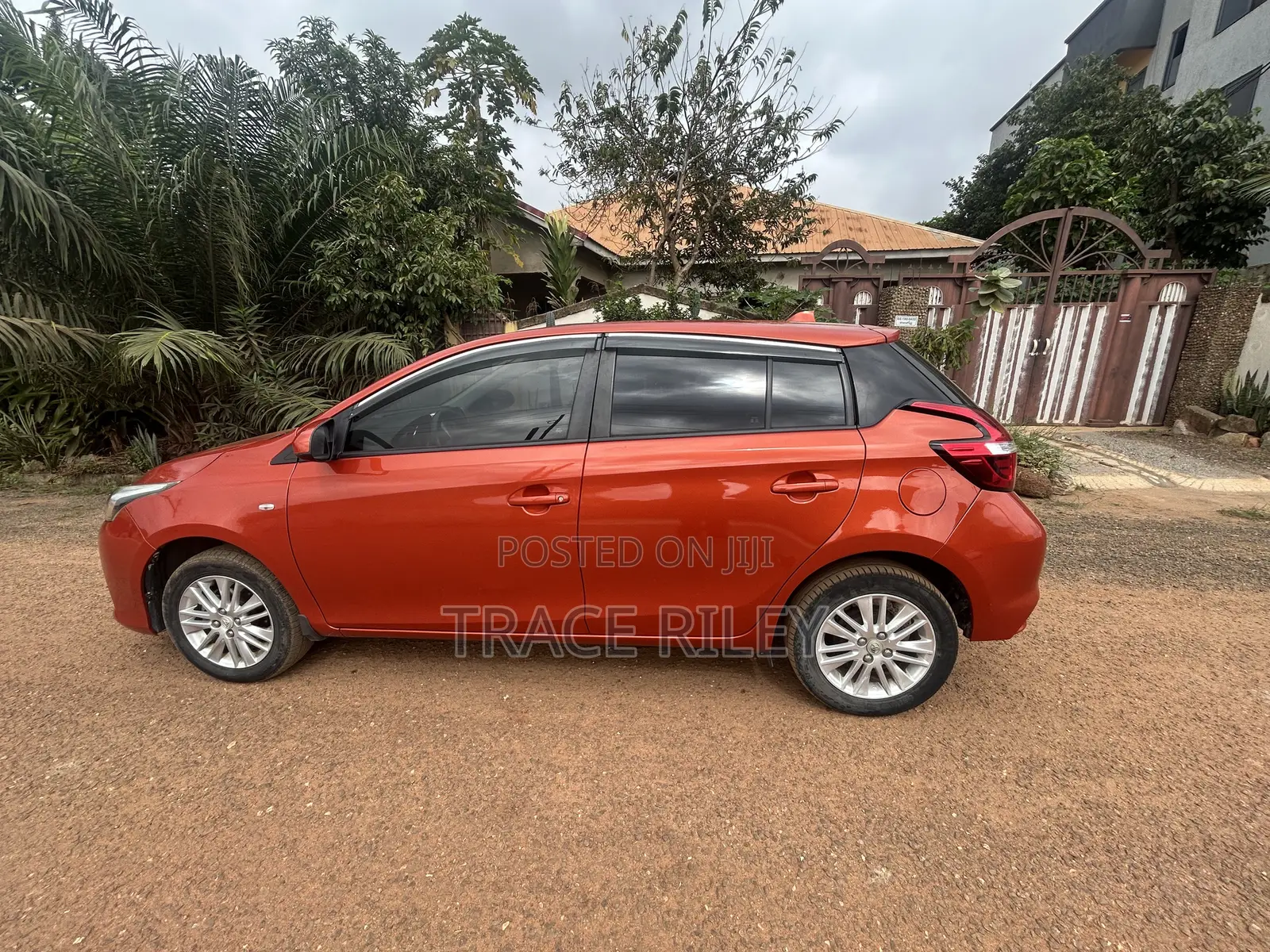 Toyota Yaris L Hatchback 5dr 2017 Red