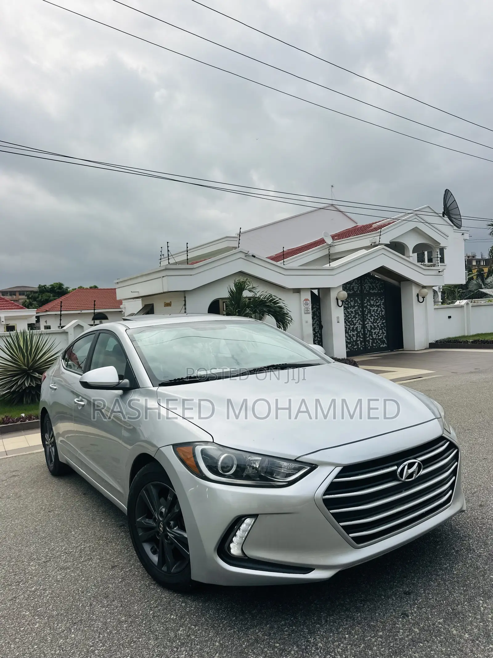 Hyundai Elantra Limited Sedan FWD (2.0L 4cyl 6A) 2017 Silver