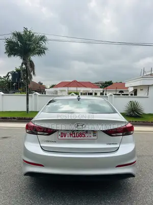 Hyundai Elantra Limited Sedan FWD (2.0L 4cyl 6A) 2017 Silver