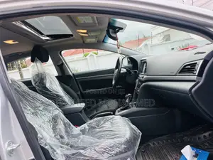 Hyundai Elantra Limited Sedan FWD (2.0L 4cyl 6A) 2017 Silver