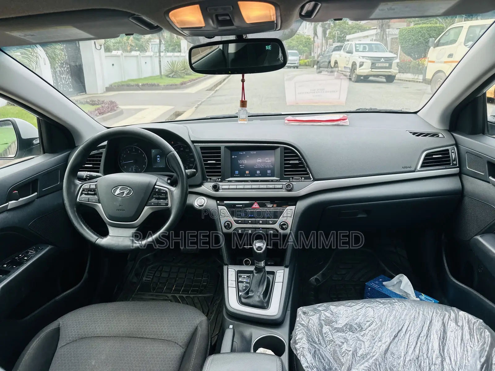 Hyundai Elantra Limited Sedan FWD (2.0L 4cyl 6A) 2017 Silver