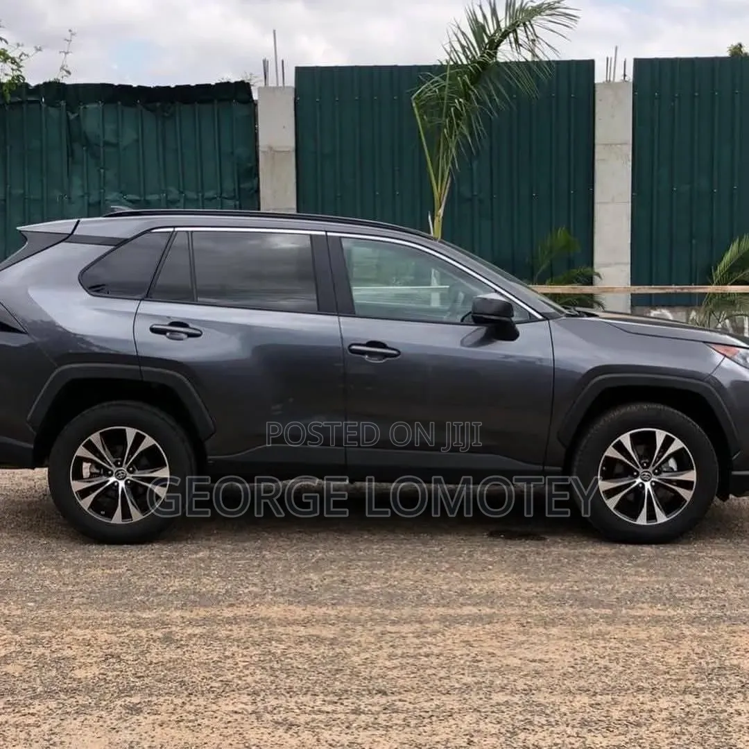 Toyota RAV4 2021 Gray