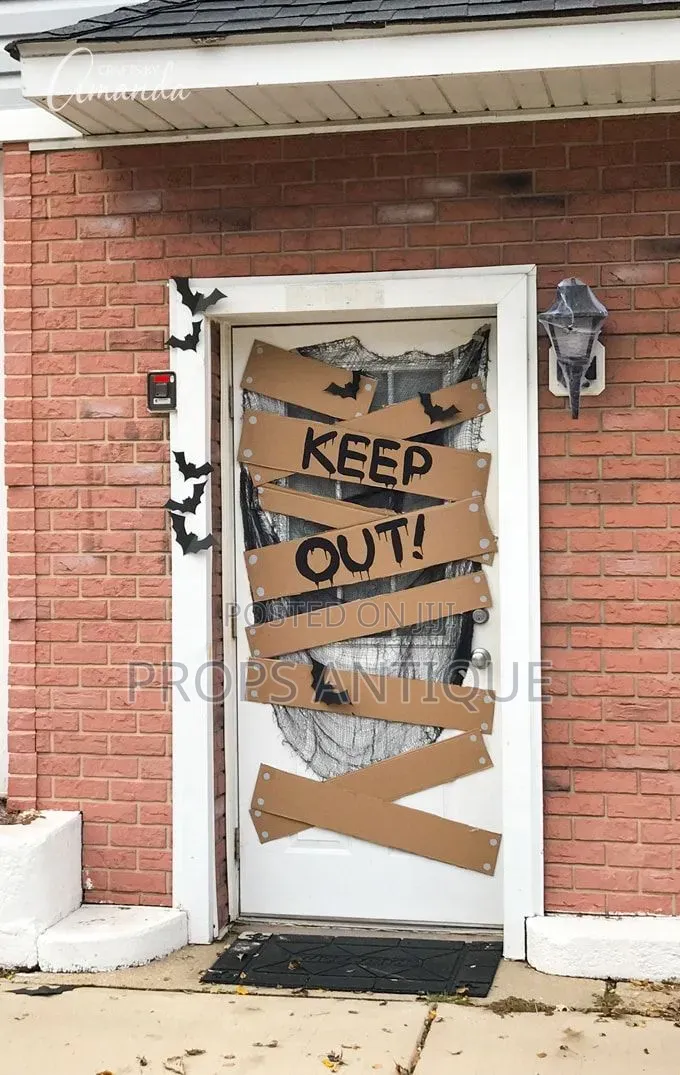 Halloween Props and Decor