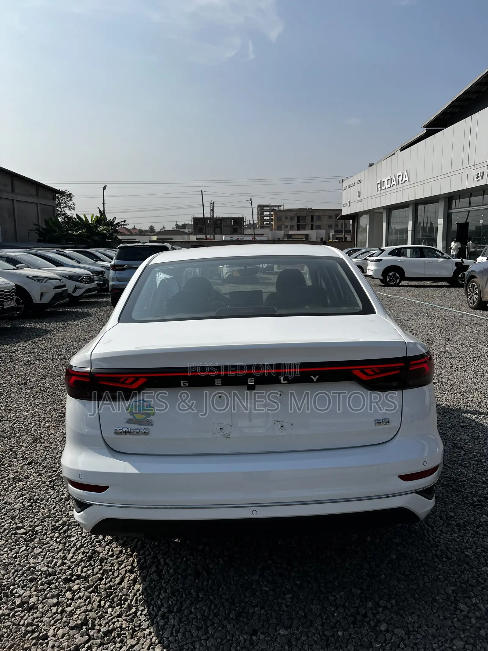 Geely Emgrand EC7 2025 White