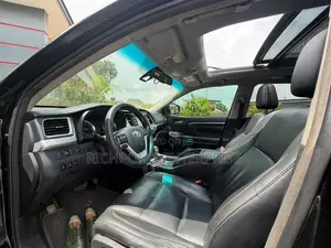 Toyota Highlander Limited Platinum 4dr SUV AWD (3.5L 6cyl 6A) 2015