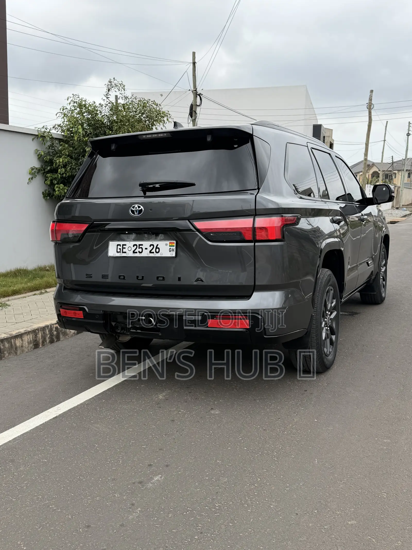 Toyota Sequoia Platinum 4WD 2023 Gray