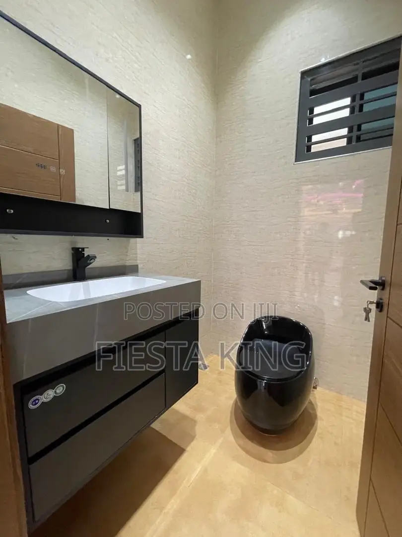 Furnished 5bdrm Mansion in Kings Projekts, Police Station for sale