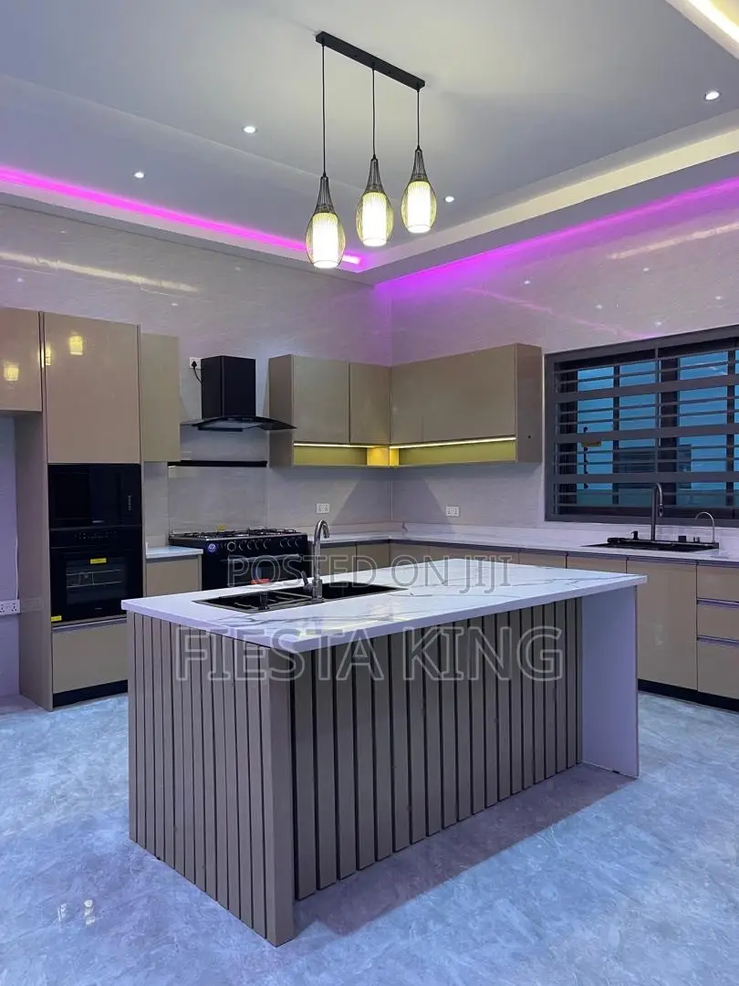 Furnished 5bdrm Mansion in Kings Projekts, Police Station for sale
