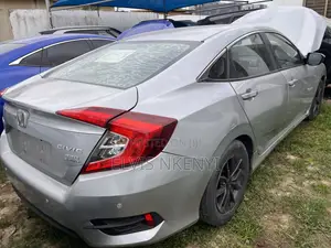 Honda Civic EX Hatchback 2019 Gray