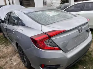 Honda Civic EX Hatchback 2019 Gray