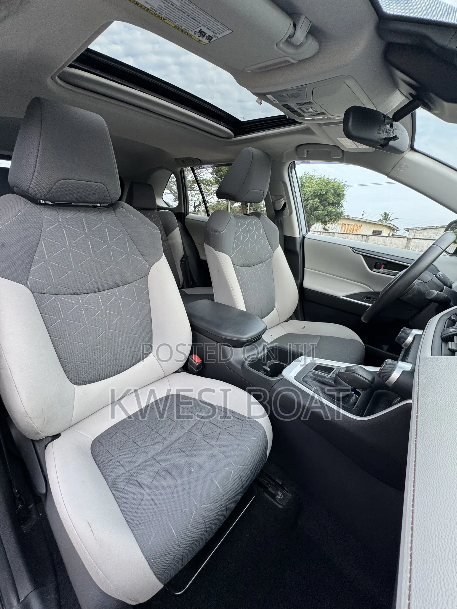 Toyota RAV4 XLE 2022 Gray