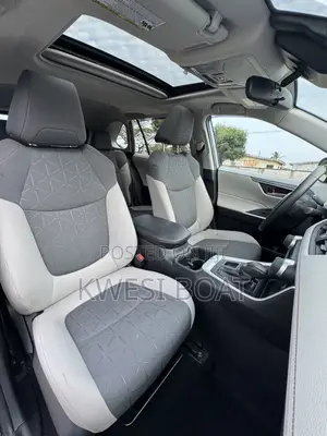 Toyota RAV4 XLE 2022 Gray