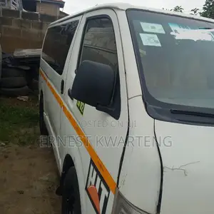 Toyota HiAce 2015 White