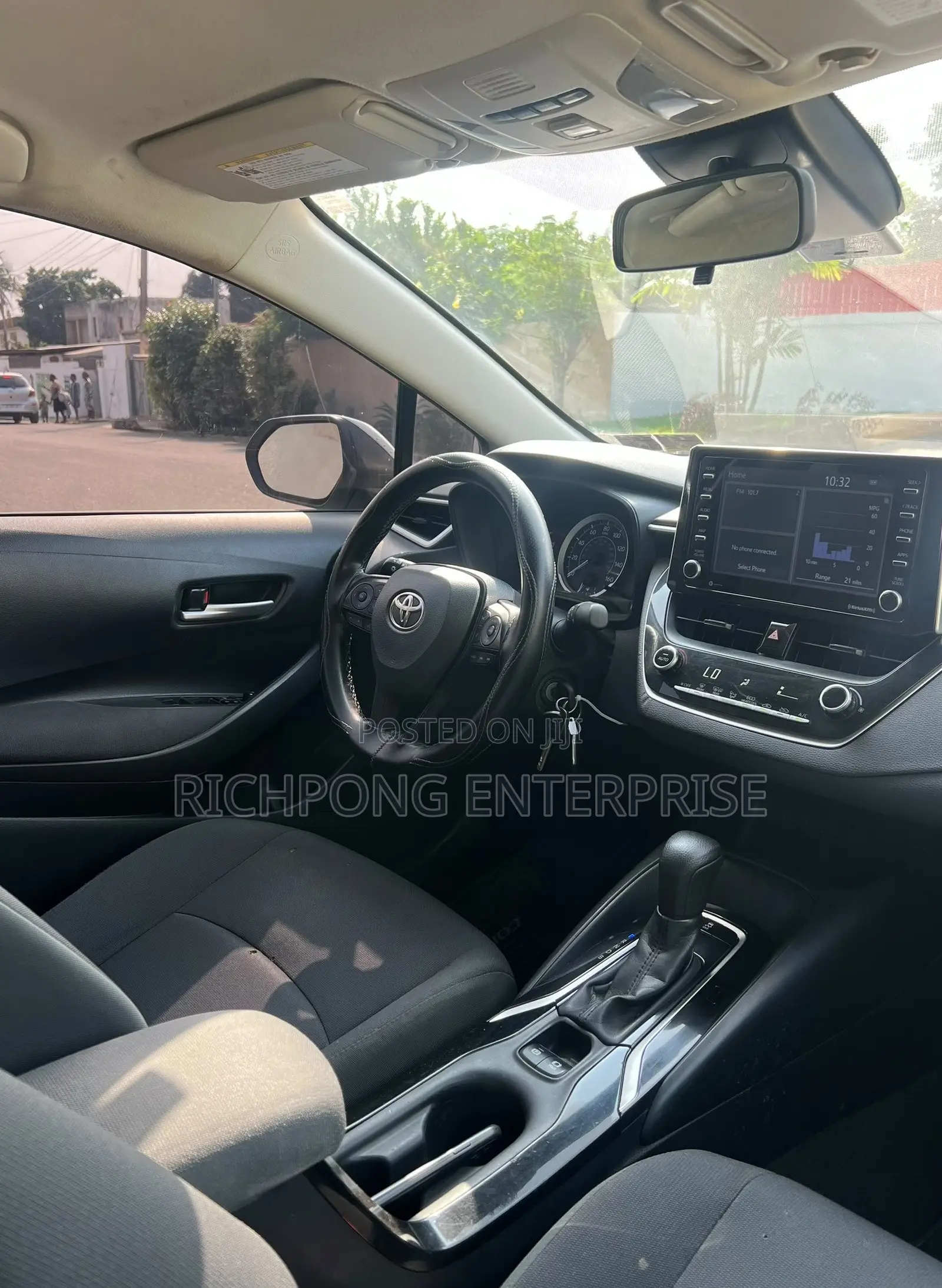 Toyota Corolla LE 2021 Silver