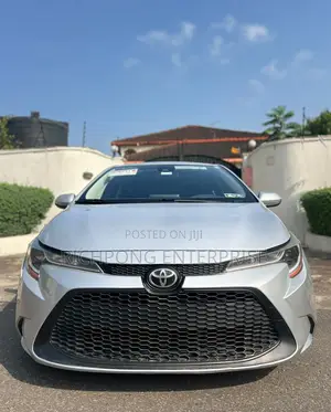 Toyota Corolla LE 2021 Silver