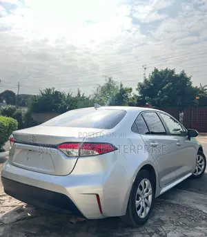 Toyota Corolla LE 2021 Silver