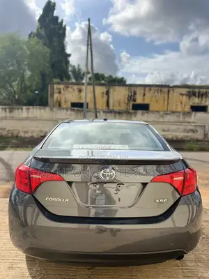 Toyota Corolla XSE (1.8L 4cyl 2A) 2018 Gray