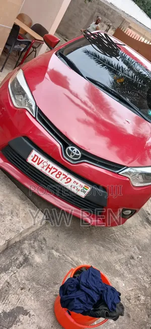 Toyota Corolla LE ECO w/Package 1 4dr Sedan (1.8L 4cyl CVT) 2017 Red