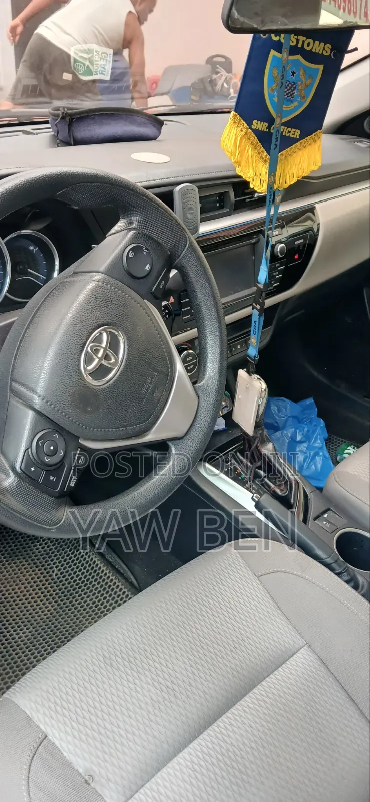 Toyota Corolla LE ECO w/Package 1 4dr Sedan (1.8L 4cyl CVT) 2017 Red