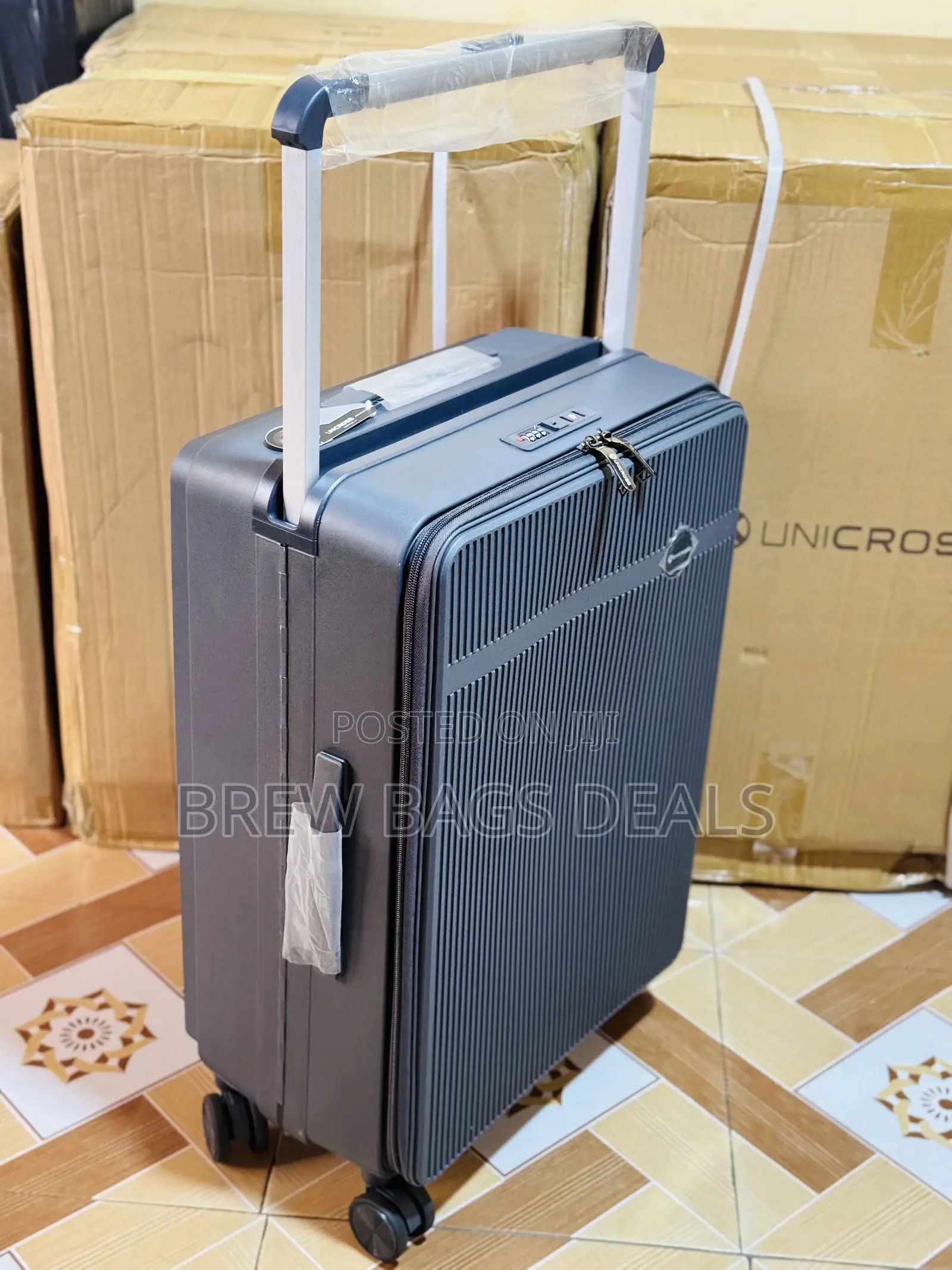 Premium Quality Unicross 24 Inches Wide Handle Unbreakable Bag.