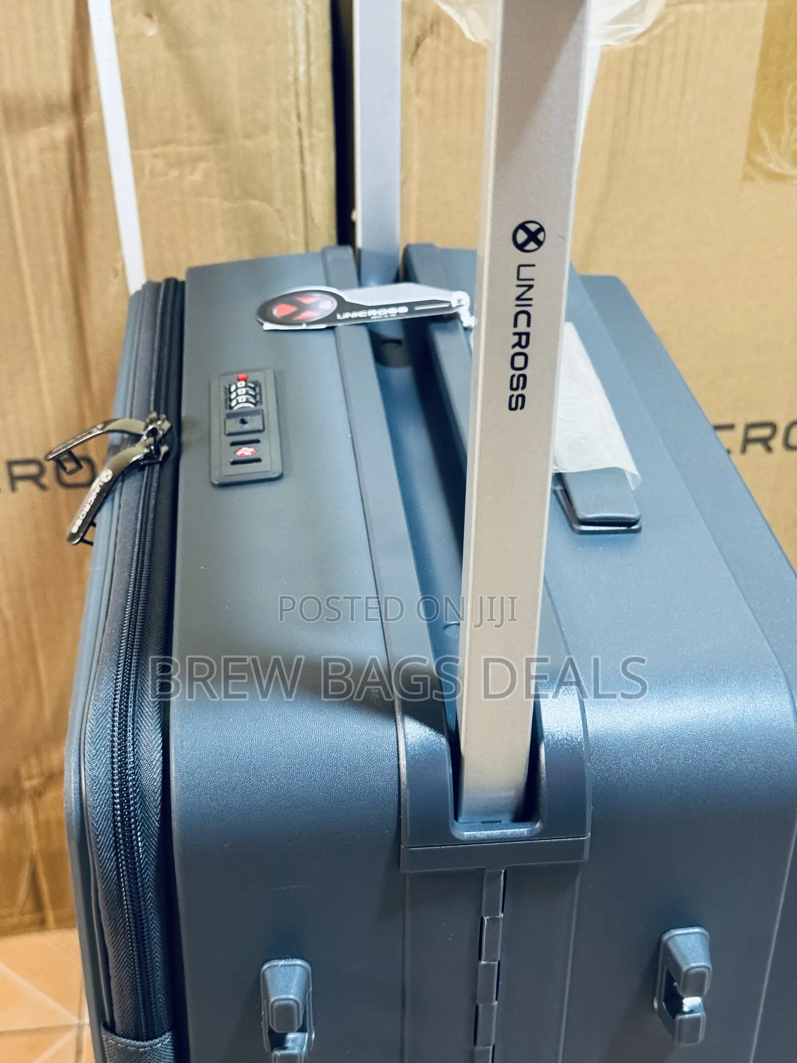 Premium Quality Unicross 24 Inches Wide Handle Unbreakable Bag.