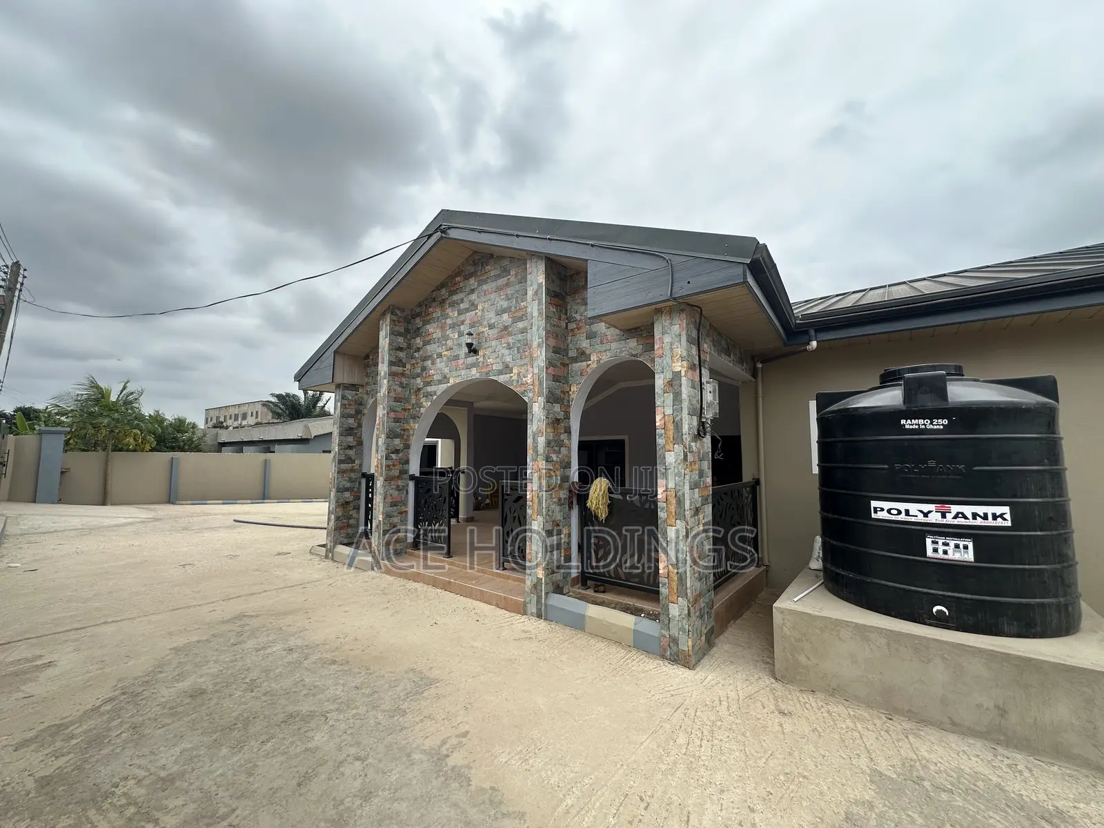 4bdrm House in School Junction for rent
