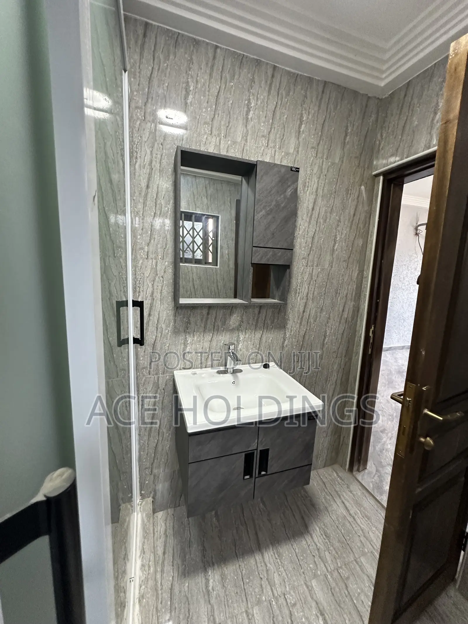 4bdrm House in School Junction for rent