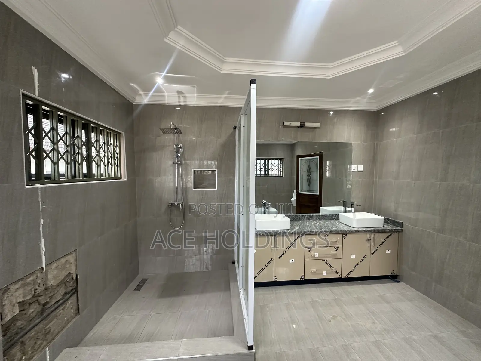 4bdrm House in School Junction for rent