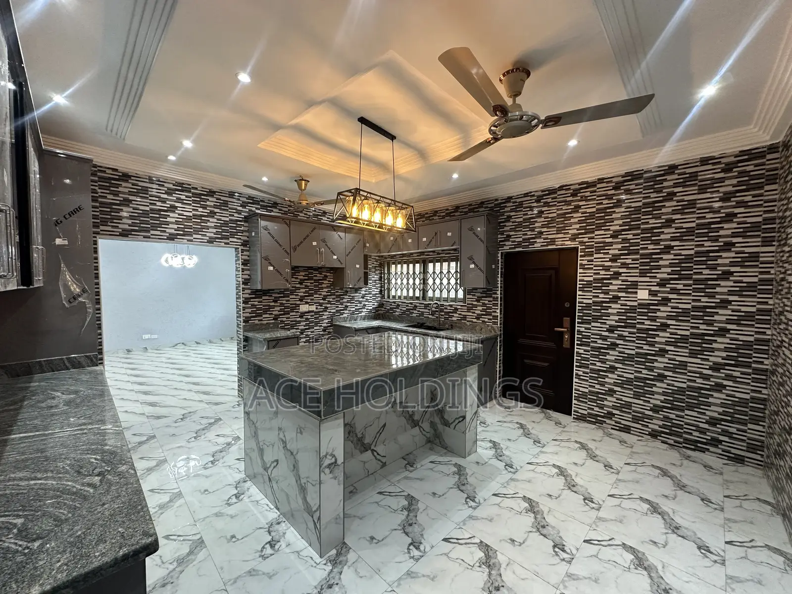 4bdrm House in School Junction for rent