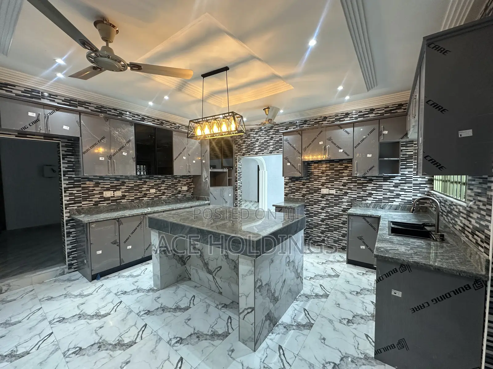 4bdrm House in School Junction for rent