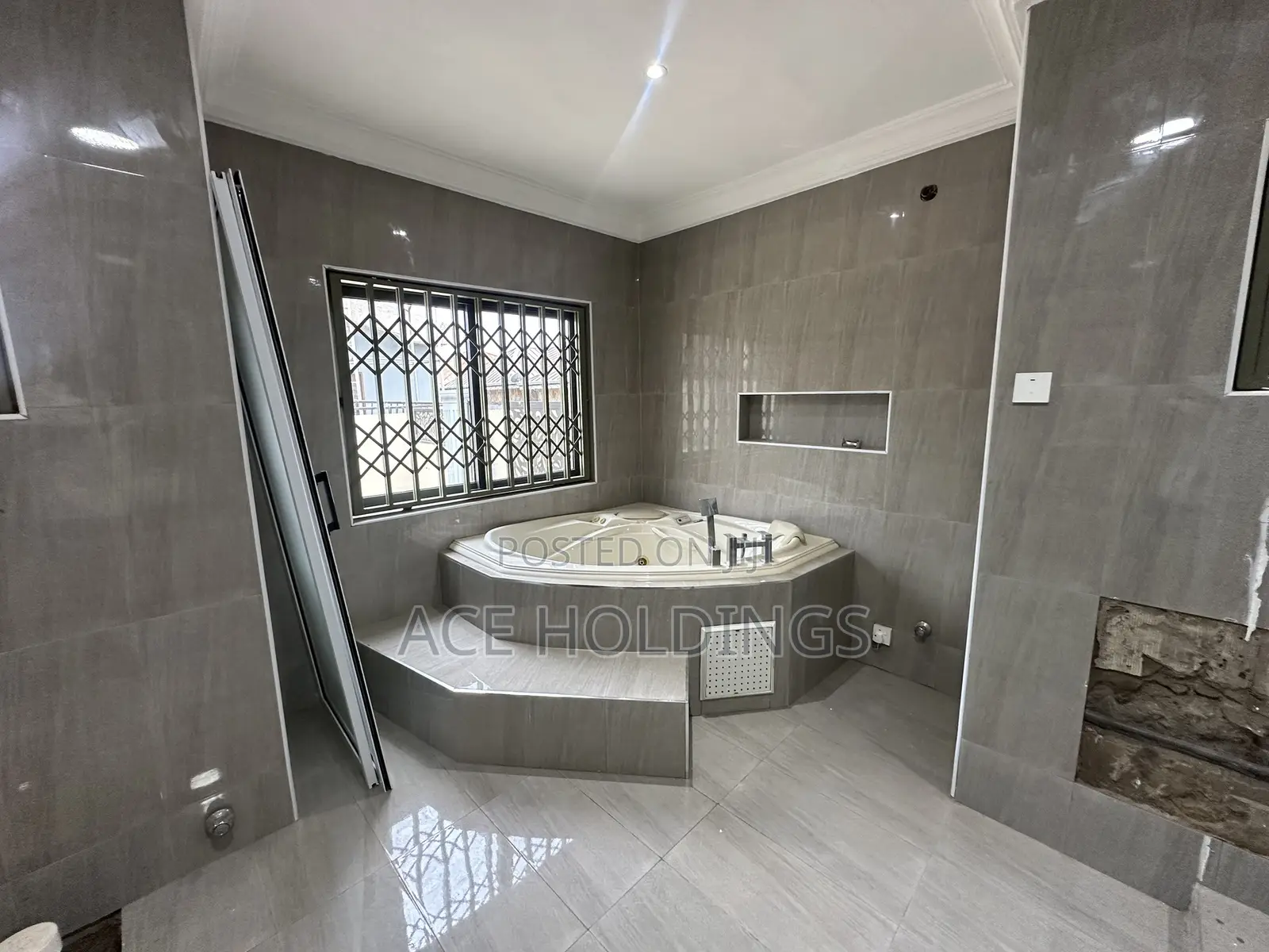 4bdrm House in School Junction for rent