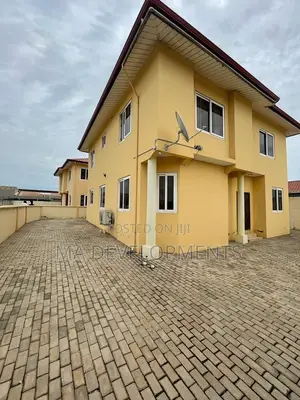 3bdrm House in Madev Realty, Achimota for rent