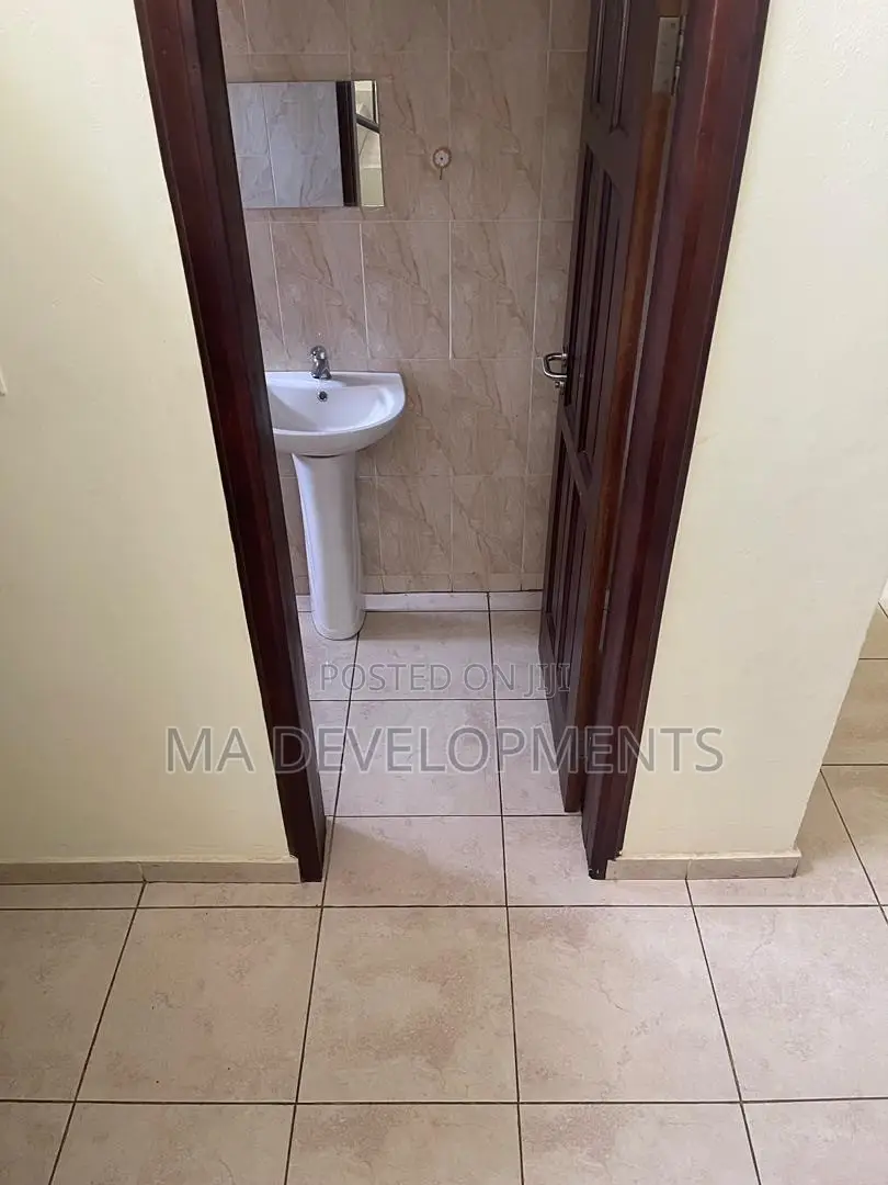 3bdrm House in Madev Realty, Achimota for rent