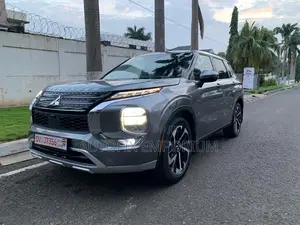 Mitsubishi Outlander SE 2023 Silver