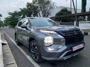 Mitsubishi Outlander SE 2023 Silver