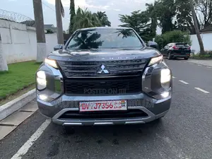 Mitsubishi Outlander SE 2023 Silver