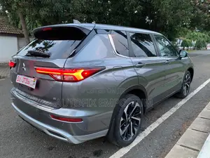 Mitsubishi Outlander SE 2023 Silver