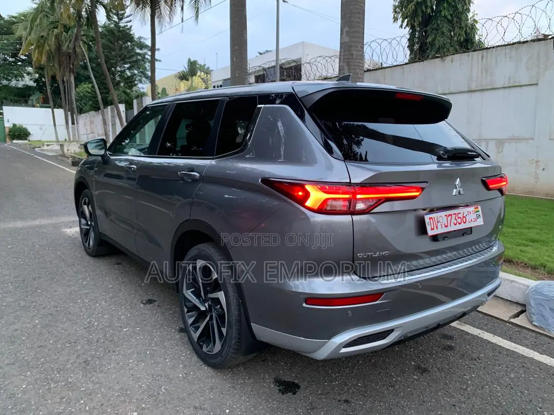 Mitsubishi Outlander SE 2023 Silver