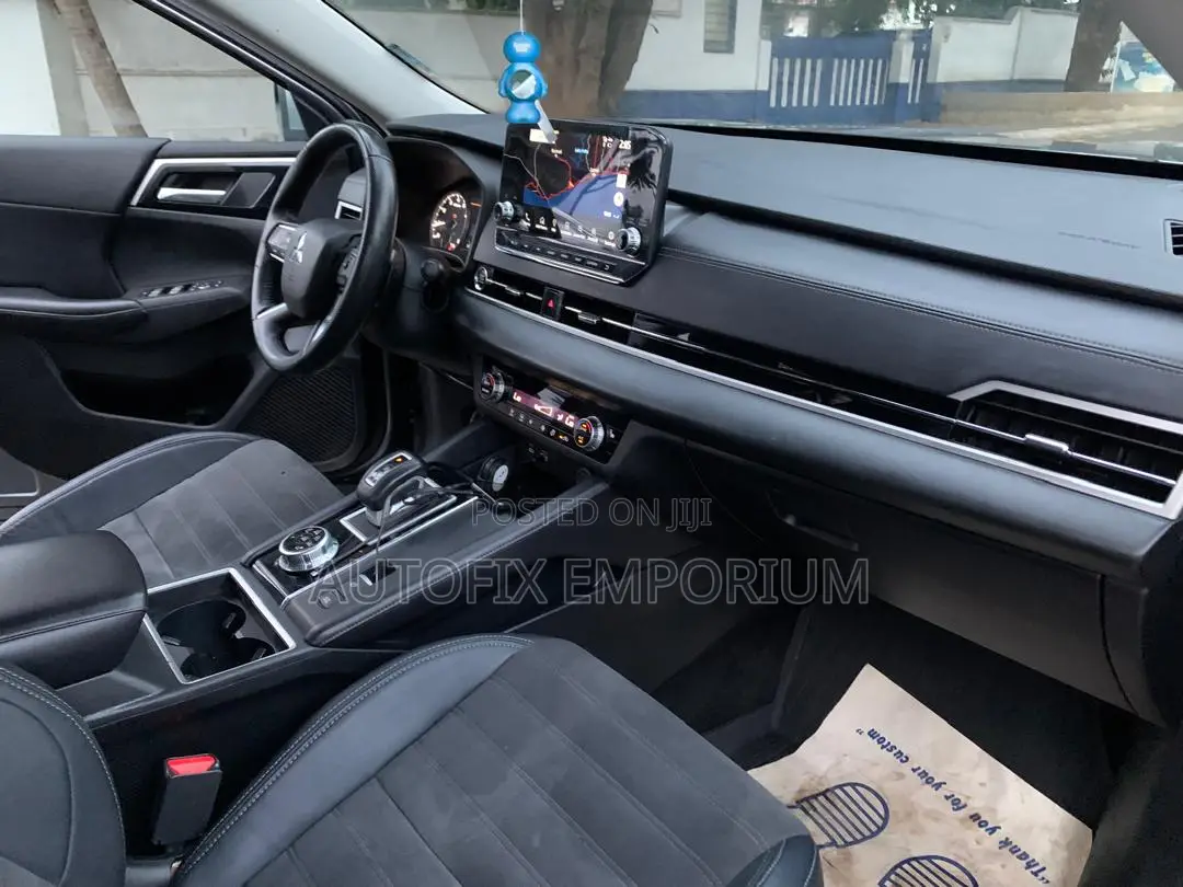 Mitsubishi Outlander SE 2023 Silver
