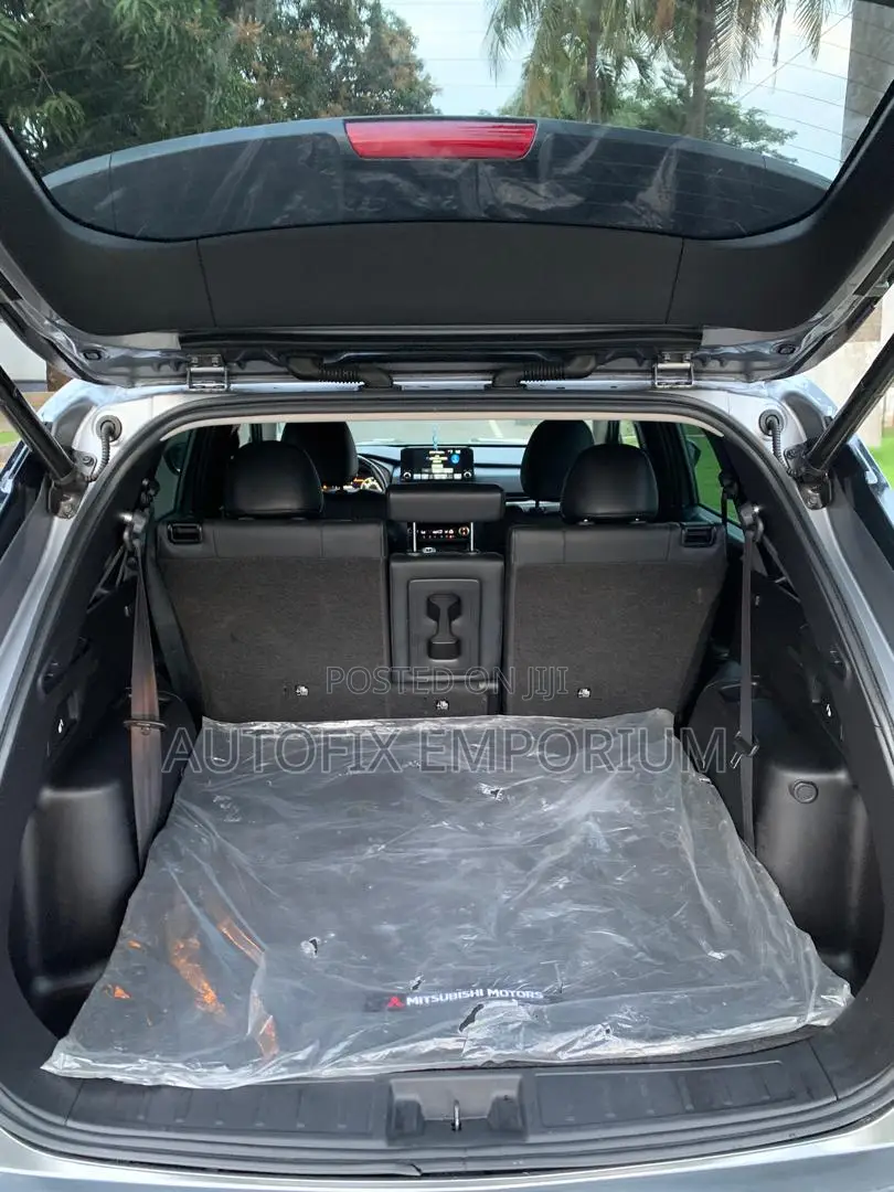 Mitsubishi Outlander SE 2023 Silver