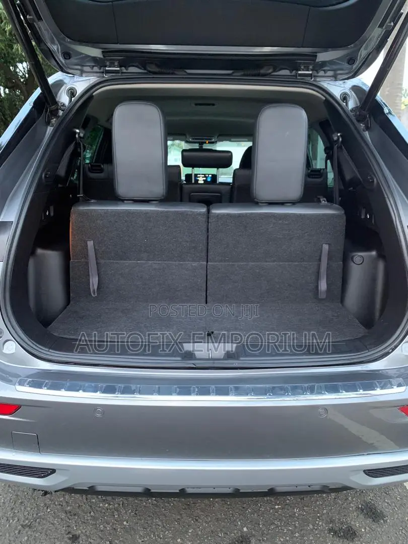Mitsubishi Outlander SE 2023 Silver