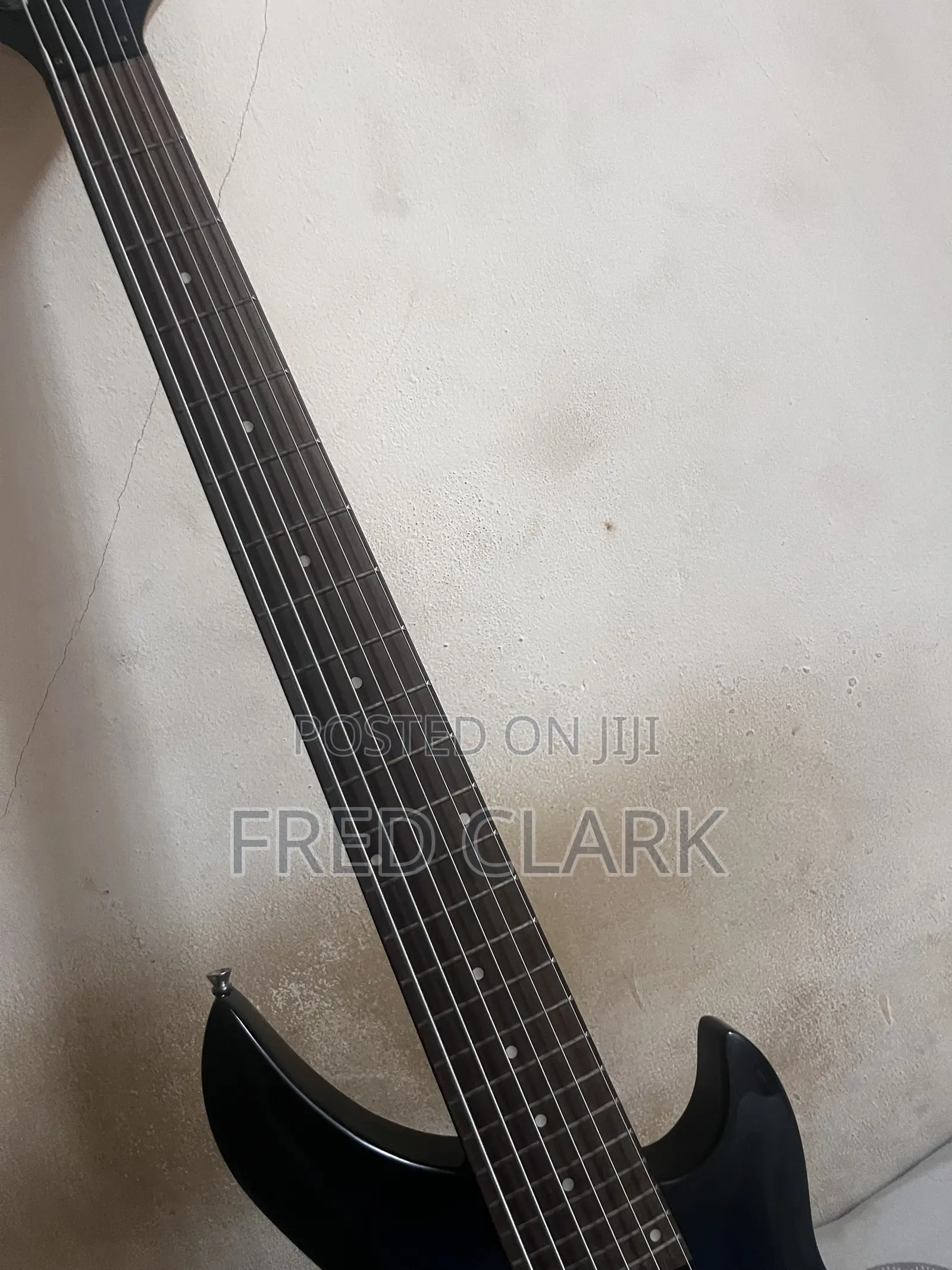 6 Strings Electric Base Guitar